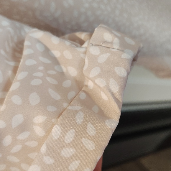 Chic Cream Patterned Blouse - Picture 4 of 6